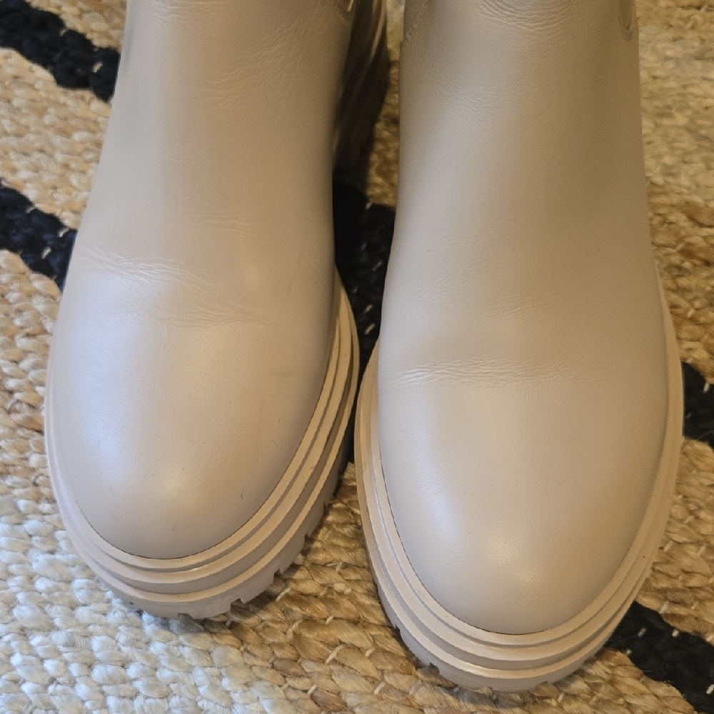 Gianvito Rossi Chester Light Beige Chelsea Boots, Leather, Sz7, Quiet Luxury - Picture 2 of 12